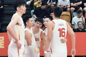 九博 -深圳男篮训练开放日，今晚防线松动引观众欢呼，欧联在即，医务组通报恢复(深圳停课的最新通告)