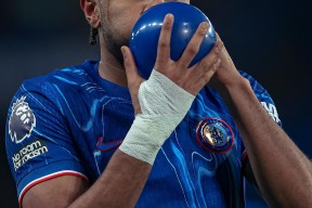 九博网页版 - 窗口期里尔调整名单以备NBA常规赛；外线爆发环节打磨；震撼外界；更衣室氛围转暖