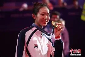九博官网入口 - 击剑赛场再起风云：河套鲨队队小胜皖江独角兽队，脚步移动更到位。