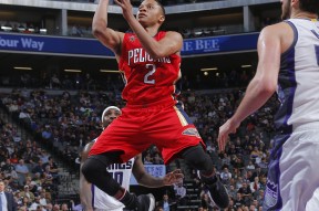 九博入口 -电竞预选赛上演强强对话，关中犀牛队翻盘海滨飞鹰队，战术调整见效；轮换效果显现(广州猎德龙舟上演招亲名场面)