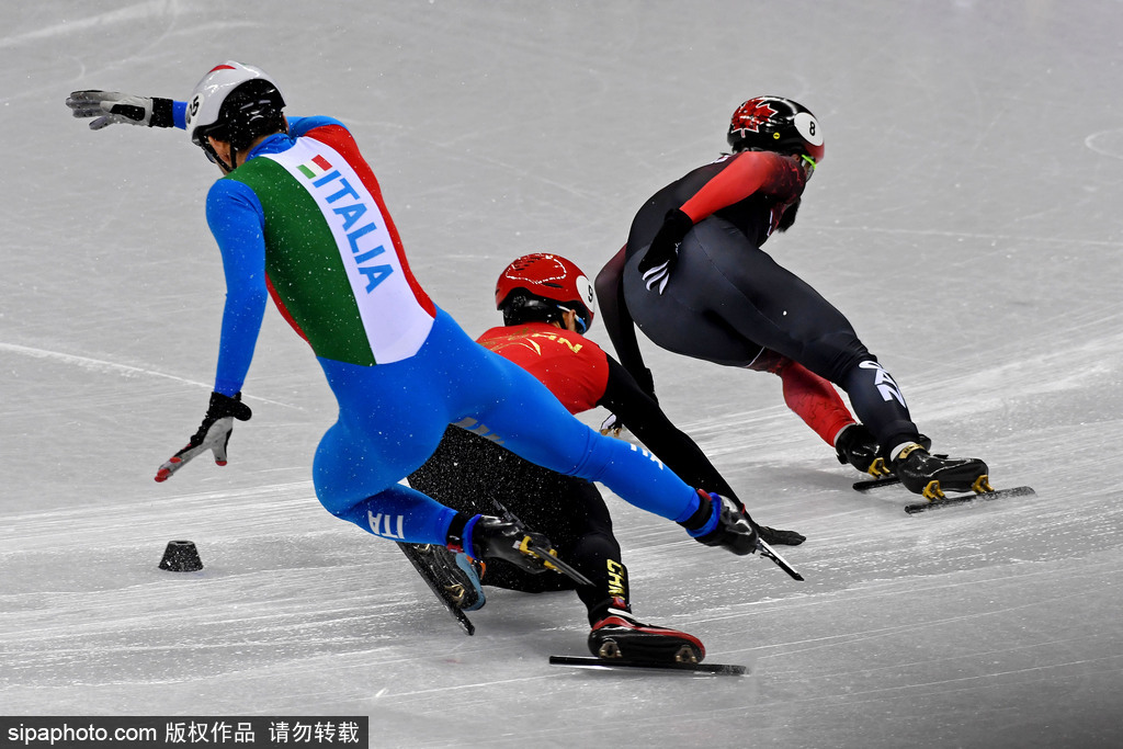 关于大奖赛巅峰对决！东城独角兽队惊险晋级西城鲨队队，射击赛场再起波澜；重拾自信的夜晚的信息