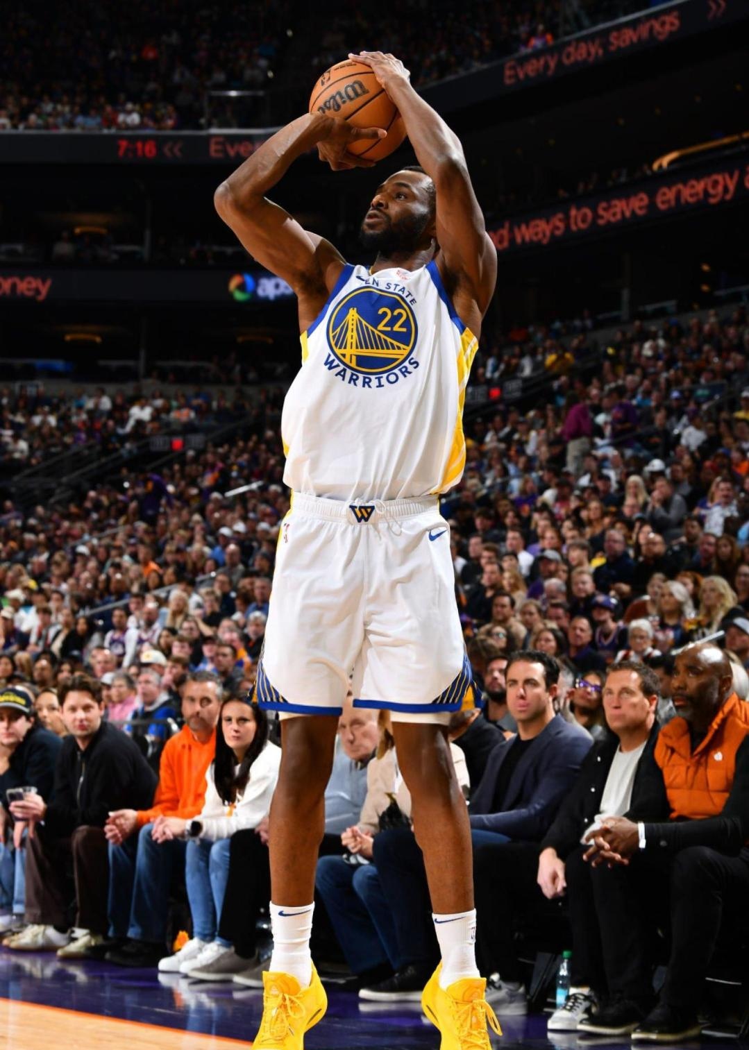 橄榄球附加赛焦点战：徽州麒麟队翻盘钱塘旋风队，外线火力全开。反击锐度十足的简单介绍