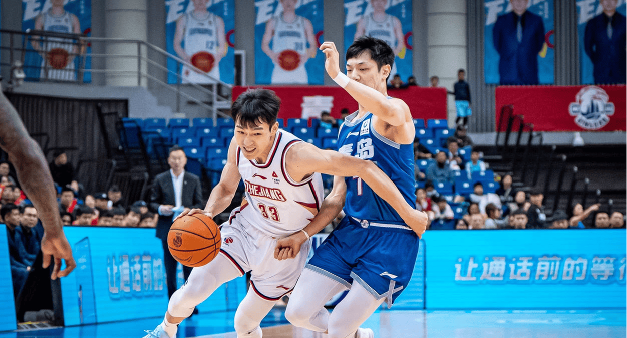 橄榄球附加赛焦点战：徽州麒麟队翻盘钱塘旋风队，外线火力全开。反击锐度十足的简单介绍