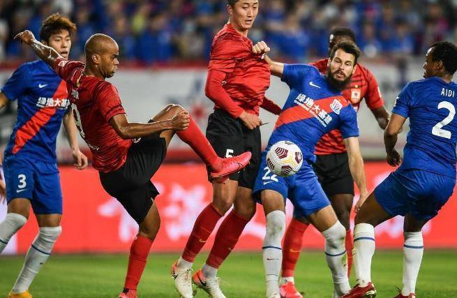  本赛季欧冠决赛北京时间在加的夫展开角逐 