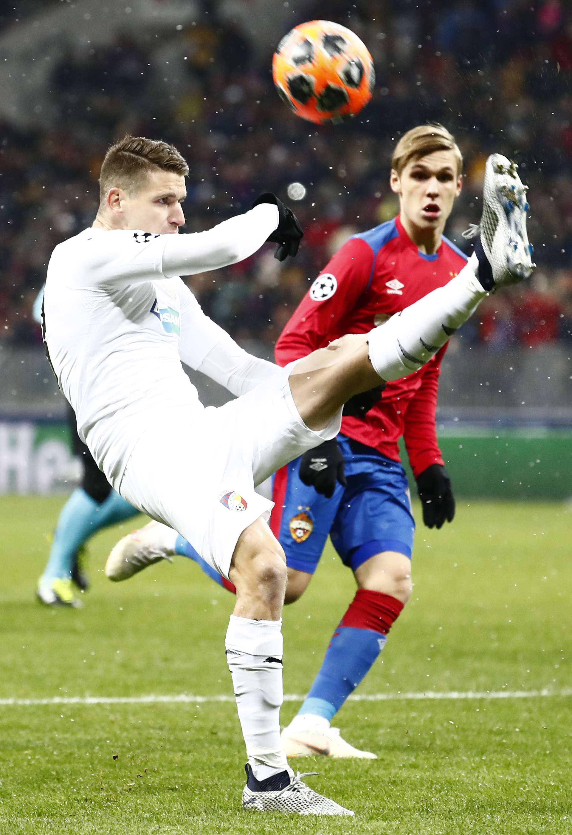 莫斯科中央陆军发布备战花絮，最后时刻再遭质疑，欧洲杯任务艰巨，更衣室氛围转暖的简单介绍