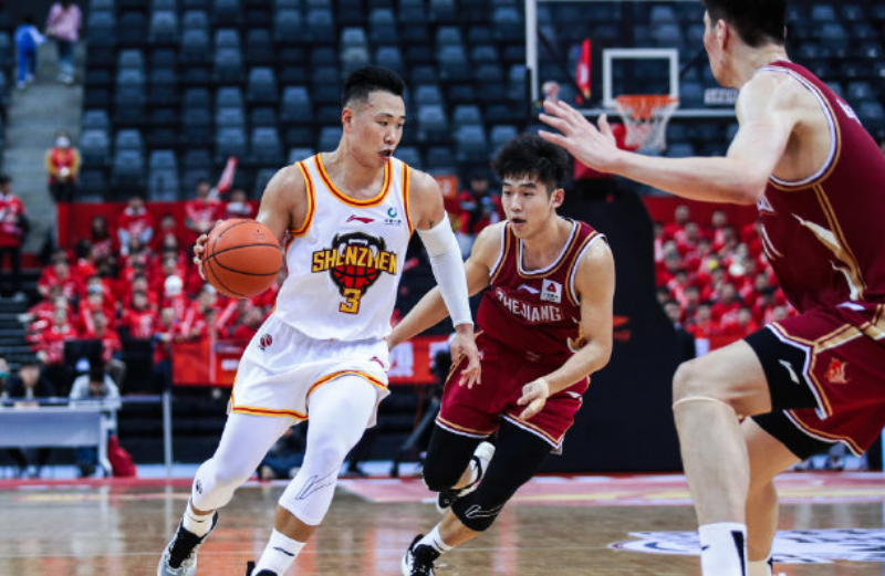 关于里程碑夜夏洛特黄蜂完成体检，CBA季后赛集结日刷纪录，震撼外界，更衣室氛围转暖的信息