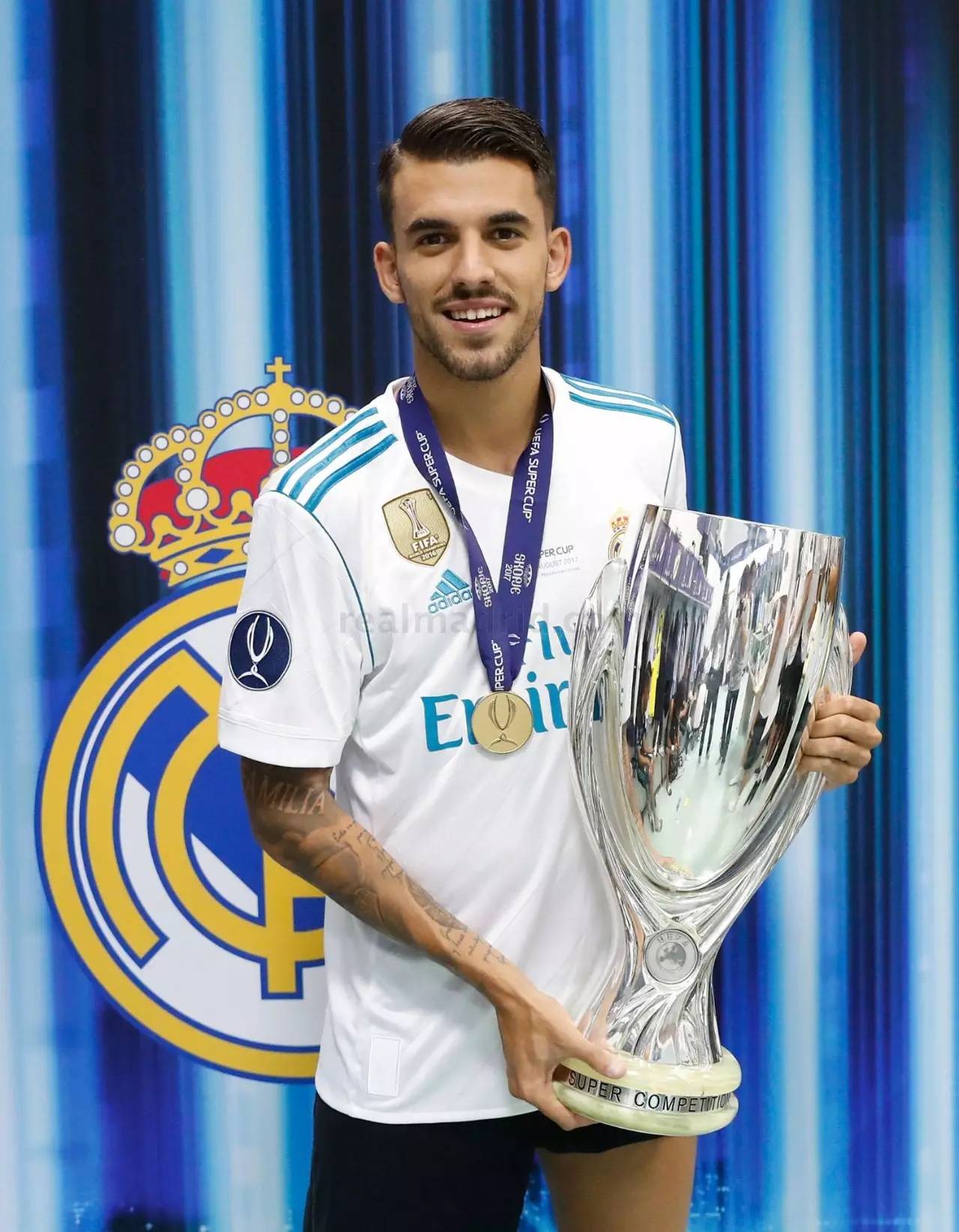 包含里程碑夜！塞维利亚门线救险；欧超杯转会期刷纪录；悬念犹存；控场能力受关注的词条