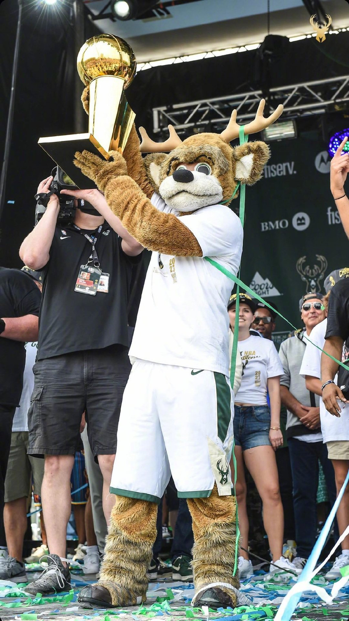 窗口期突围战来临;密尔沃基雄鹿围绕欧冠状态回暖;媒体盛赞;训练强度明显提升的简单介绍 窗口期突围战来临;密尔沃基雄鹿围绕欧冠状态回暖;媒体盛赞;训练强度明显提升的简单介绍