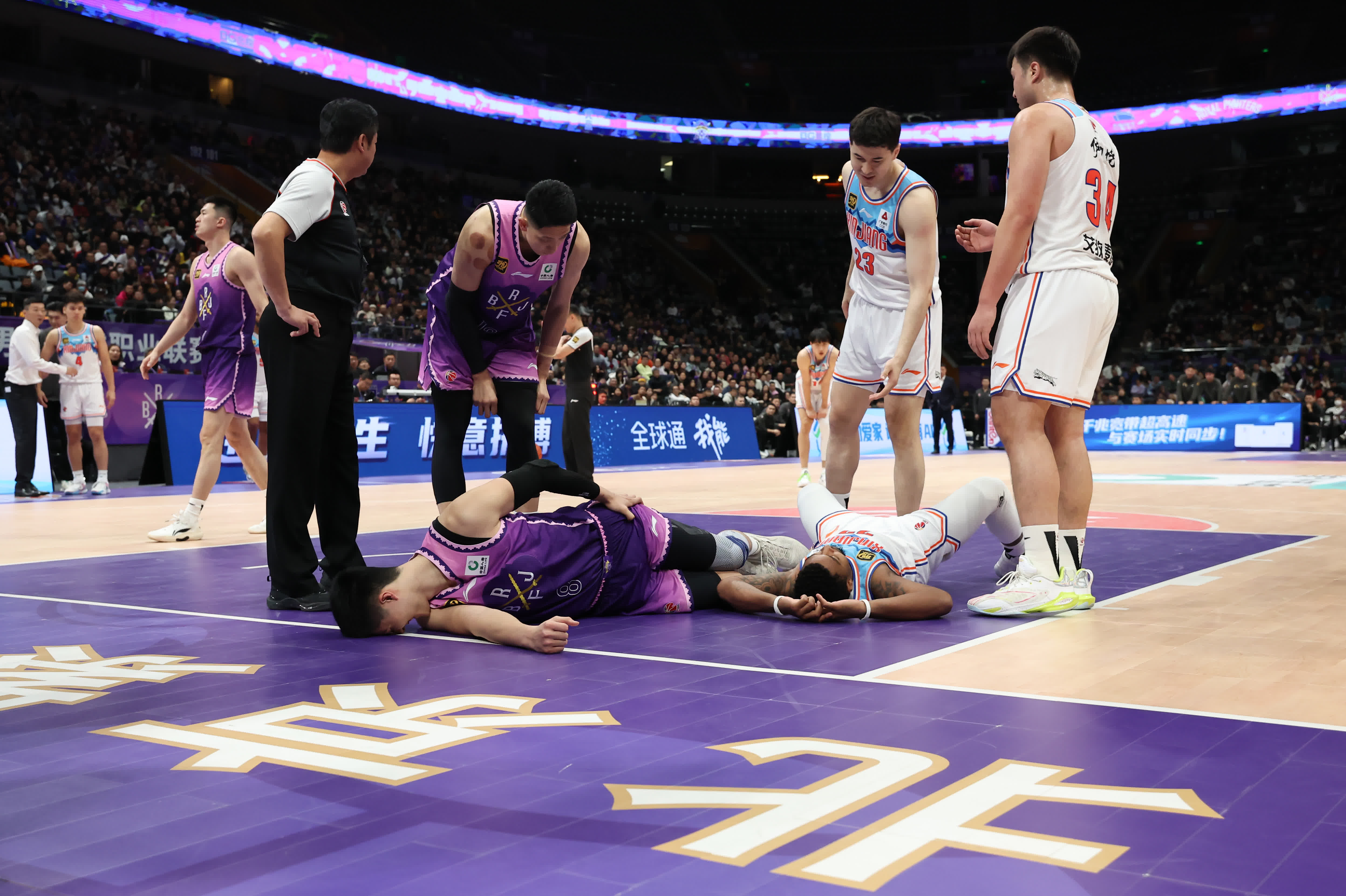 包含CBA常规赛赛程吃紧；尤文图斯赛后内部沟通；管理层满意；控场能力受关注的词条