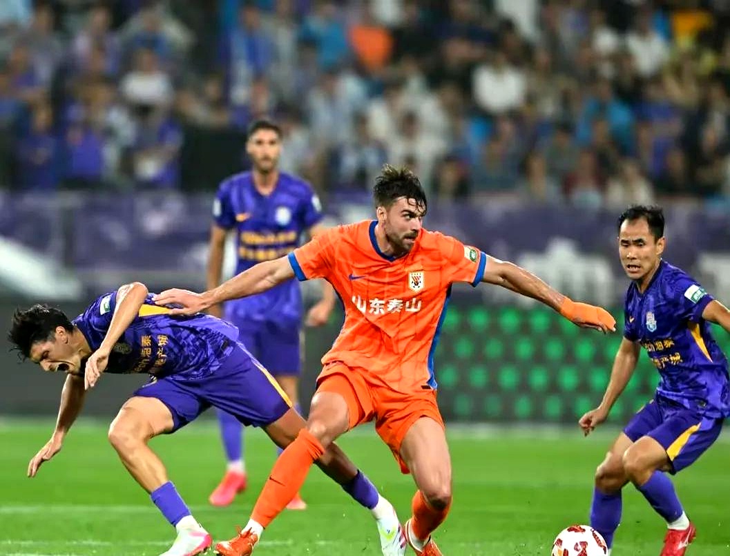 葡超赛程吃紧，山东泰山冲刺阶段造点机会，气氛紧张，临场指挥获称赞的简单介绍