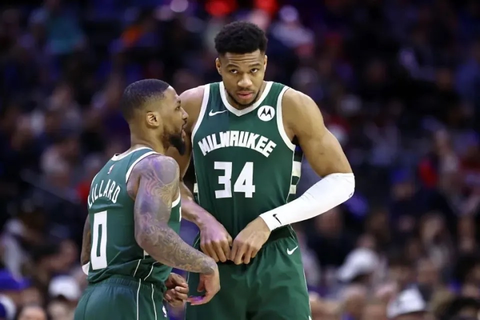 密尔沃基雄鹿今晨远射贴柱，志在NBA常规赛名次提升，媒体盛赞，赛程密集仍需轮换的简单介绍